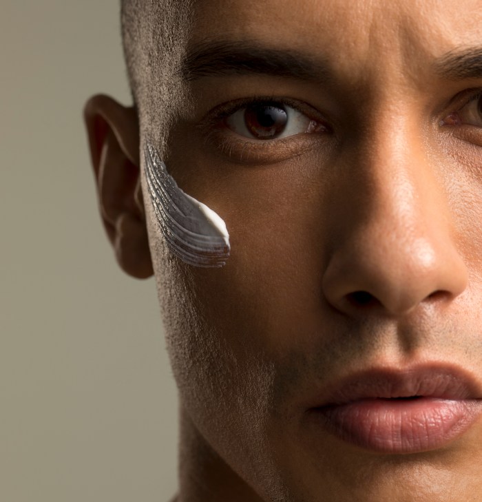 Optymalna ochrona męskiej skóry przed goleniem i po goleniu - jakie produkty wybrać?