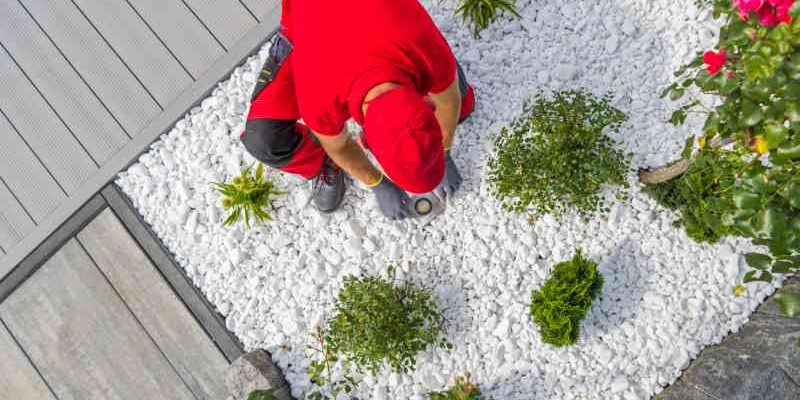 Jak odszraniać dach płaski i chronić go przed śniegiem oraz lodem?
