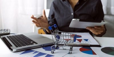 Jak kształtować ceny w sklepach internetowych aby zwiększyć zyski – porady dla sprzedawców e-commerce
