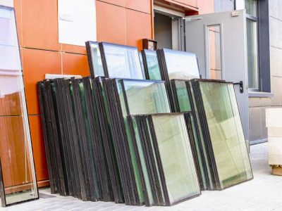 Różnorodne typy szkła okiennego - przegląd opcji absorbujących, float, fototermicznych oraz elektrochromowych