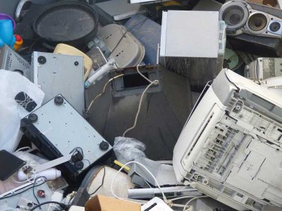 Jak prawidłowo pozbywać się starych płyt CD - przewodnik po utylizacji i recyklingu multimediów