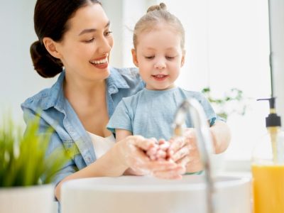 Jak prawidłowo dbać o higienę uszu u dzieci