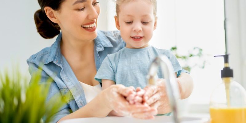 Jak prawidłowo dbać o higienę uszu u dzieci