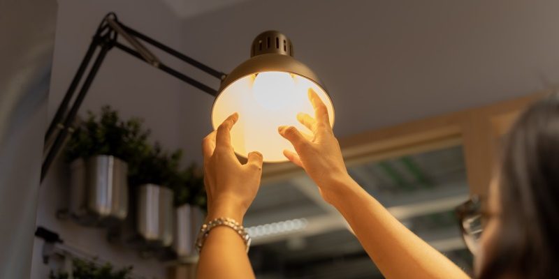 Jakie oświetlenie najlepiej zastąpi światło naturalne w mieszkaniu? - Najlepsza lampa do zastąpienia światła dziennej w domu