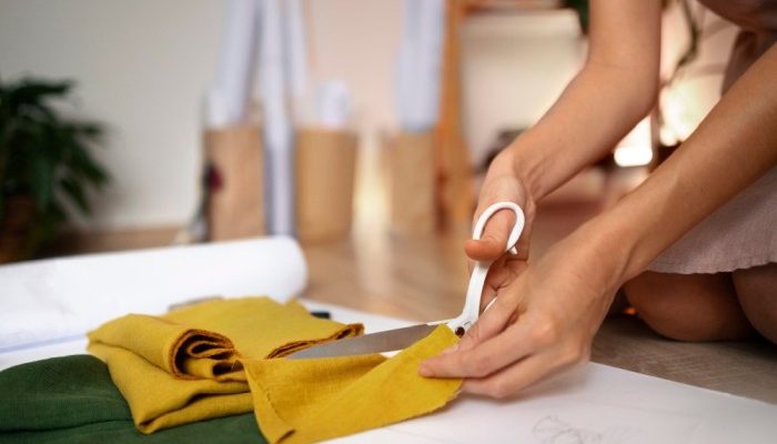 Dresówka kontra jersey – co lepiej nada się na spodnie dla dzieci?